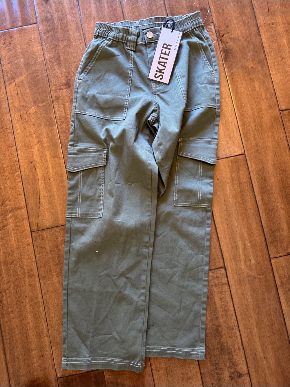 Almost Famous Olive Green Cargo skater Pants woman’s small. Brand new